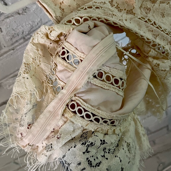 🍨CREAM CORSET 🍨 lace top with peplum detail - Picture 7 of 7